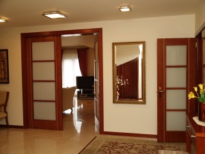 drzwi do salonu, drzwi drewniane ze szkłem, drzwi fornirowane na wymiar
