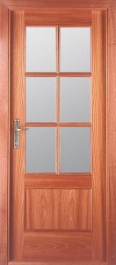 klasyczne drzwi drewniane drzwi mahoń drzwi fornir drewniany drzwi szklane