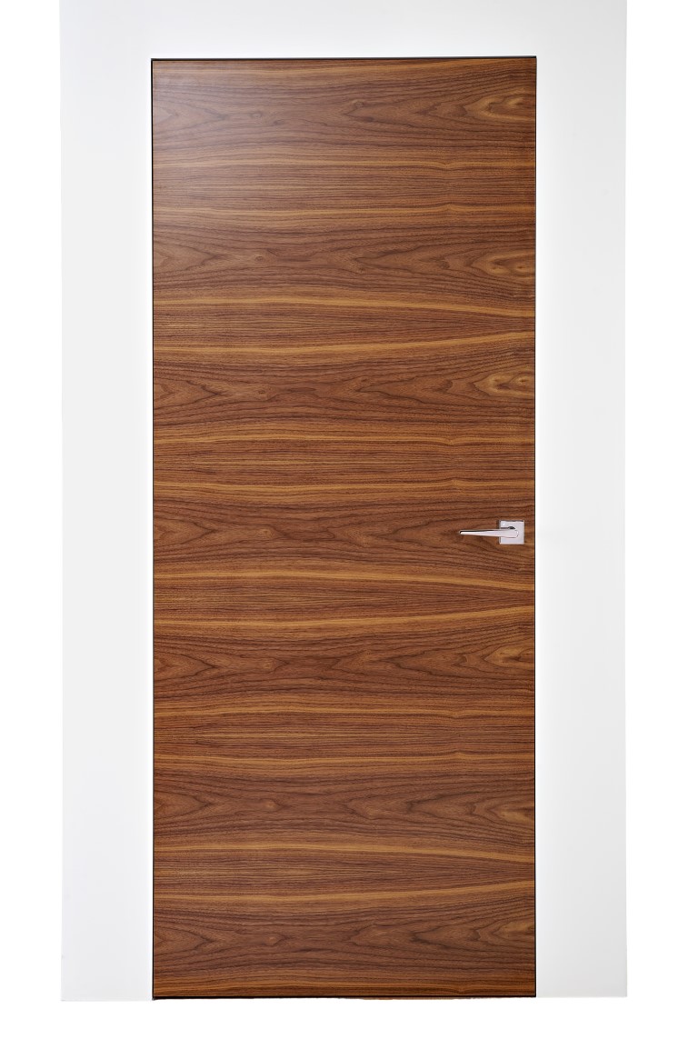 drzwi białe z drewnem, nowoczesne drzwi białe ozdobione drewnem, drzwi białe fornirowane drewno