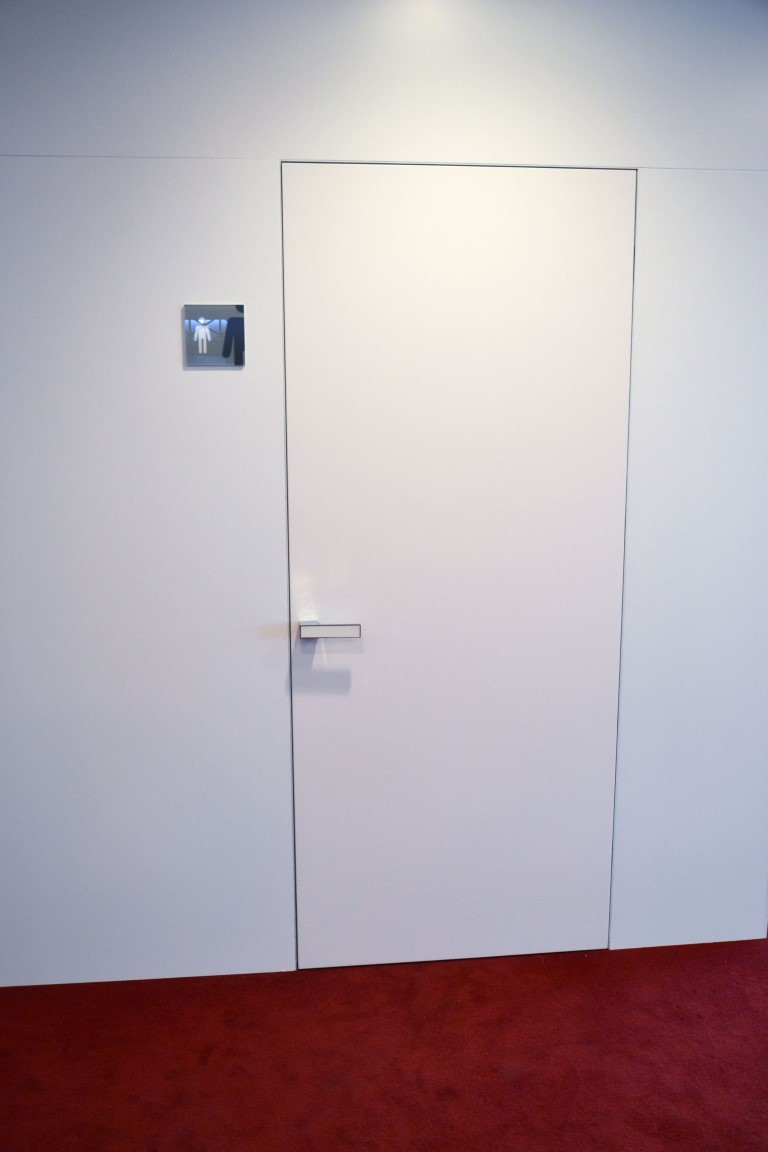 białe drzwi be futryny drzwi białe ukryte drzwi zlicowane ze ścianą